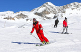 Moniteur de ski et skieurs