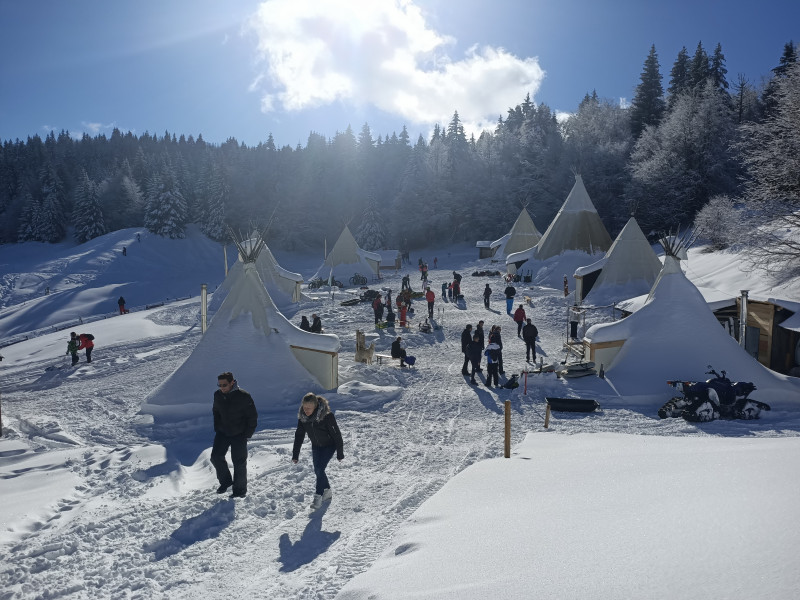 Ambiance et activités au Village Tipi