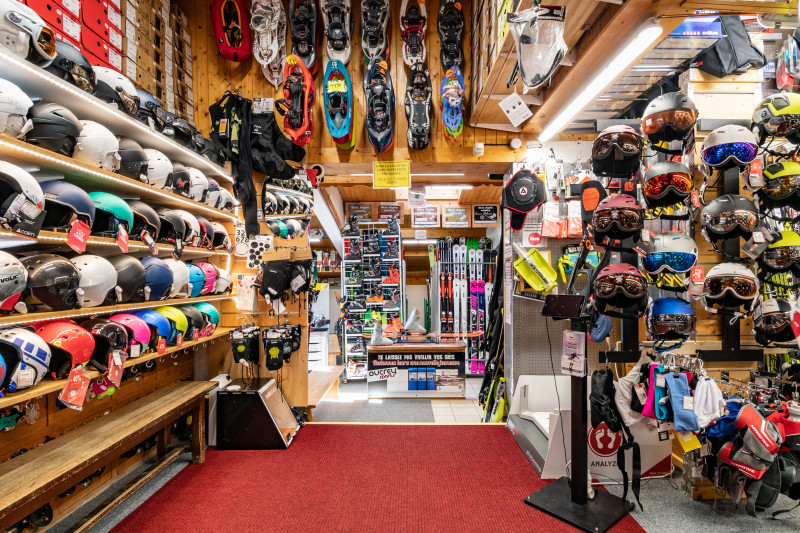 vente-equipement-accessoire-ski - © Christine Haas vente-equipement-accessoire-ski