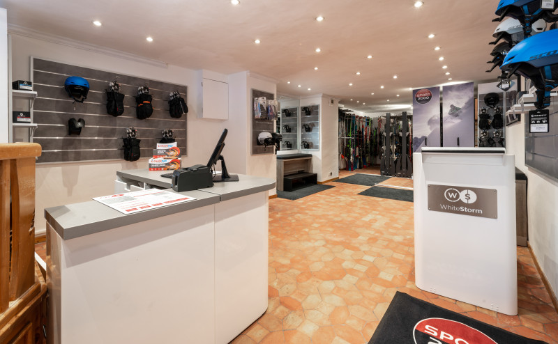 INterieur1 - © Copyright RichRoberts INterieur1