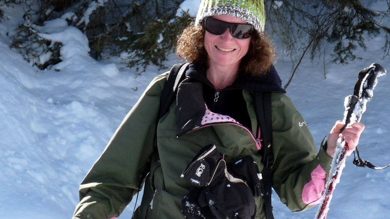 femme_en_raquette_1.png - © Anne-Marie Recollin Bellon femme_en_raquette_1.png