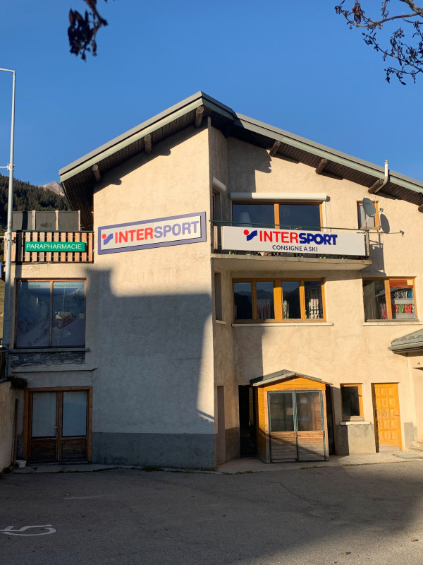 Magasin Léon sports, consigne à ski et parapharmacie en pied de piste à Aussois