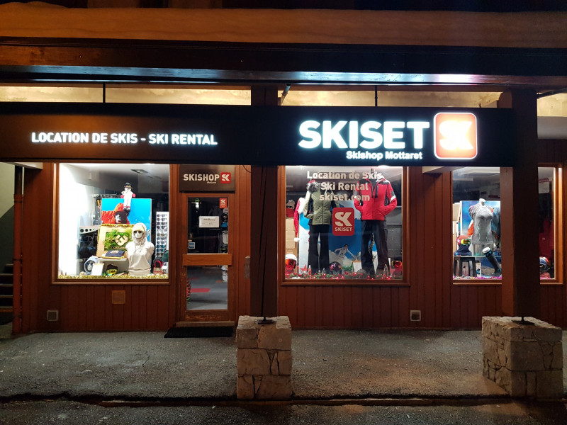 SKISHOP MOTTARET - © @sylvainaymoz SKISHOP MOTTARET