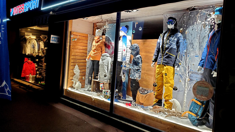 Vitrine hiver Intersport - © Blanc Fabrice Vitrine hiver Intersport