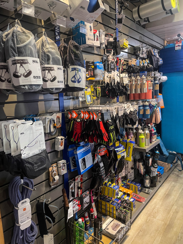 Rayon accessoires intersport Areches - © Blanc Fabrice Rayon accessoires intersport Areches