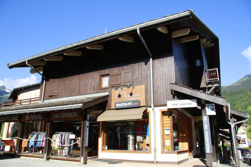 exterieur-magasin-montagne - © eymonerie exterieur-magasin-montagne